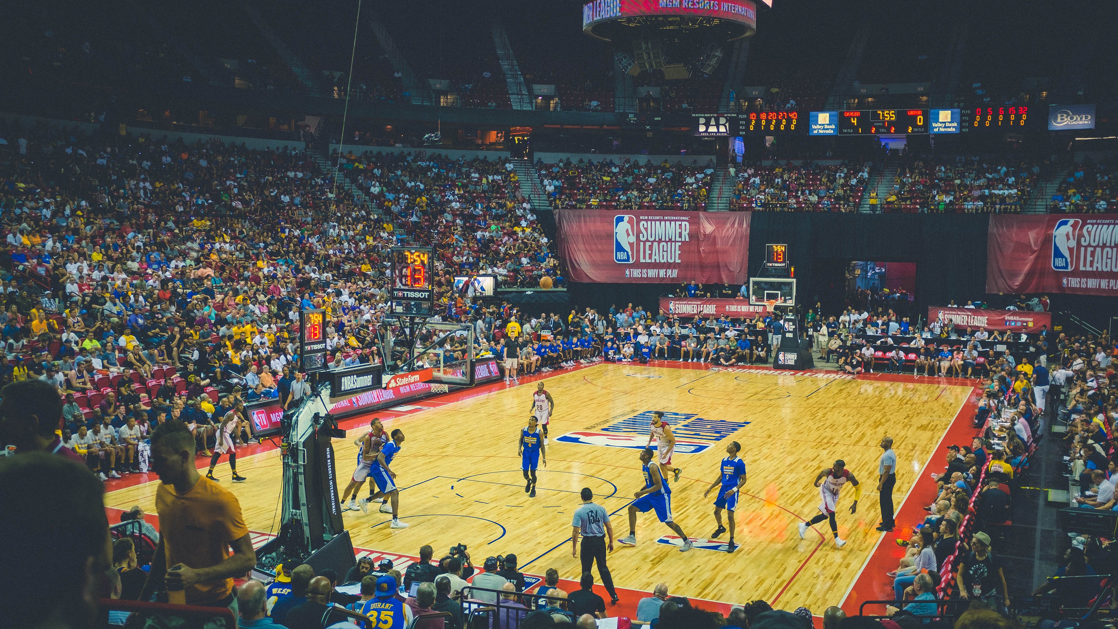 九游官网pc-勇士主场战胜太阳，穆迪和库里成为得分机器，勇士新秀穆迪身高